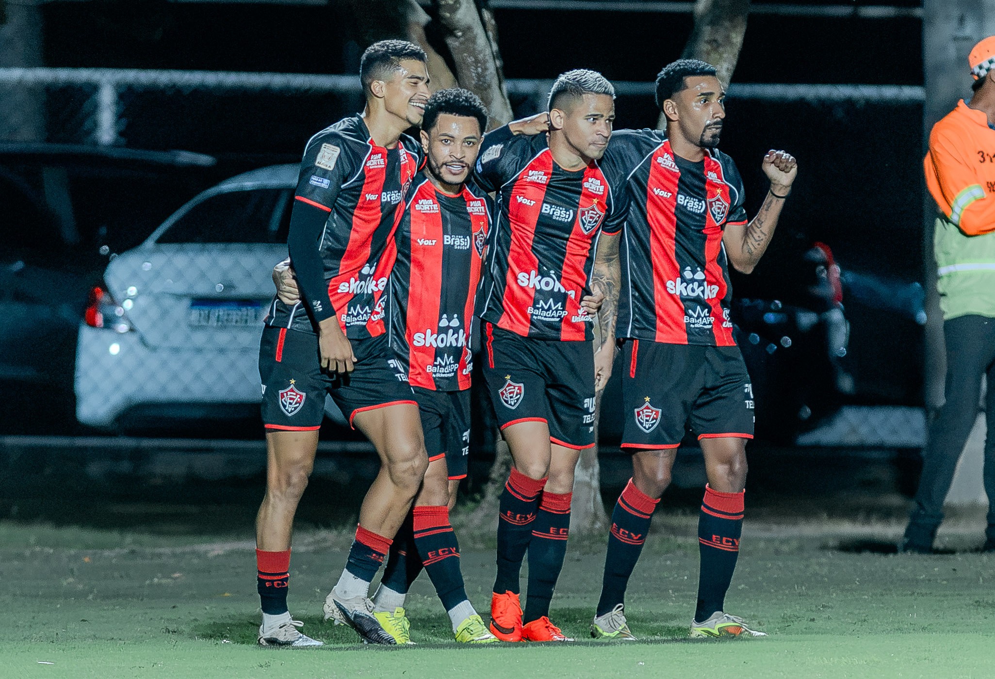 Análise: Vitória cumpre missão de vencer o lanterna, mas não passa confiança nem com goleada