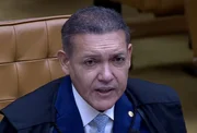 Kassio diz que revisão criminal de Bolsonaro será após eleição em plenário