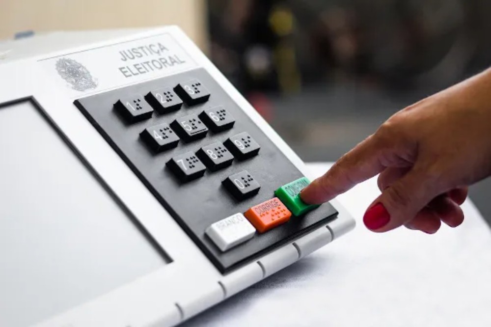 Falta no site do TSE para quem votou: é possível resolver? Entenda