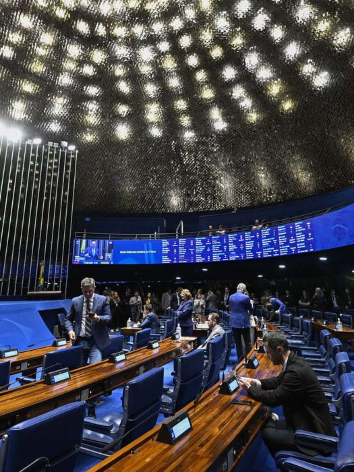 Fim da escala 6x1 é aprovada no Senado, e agora? Entenda os próximos passos