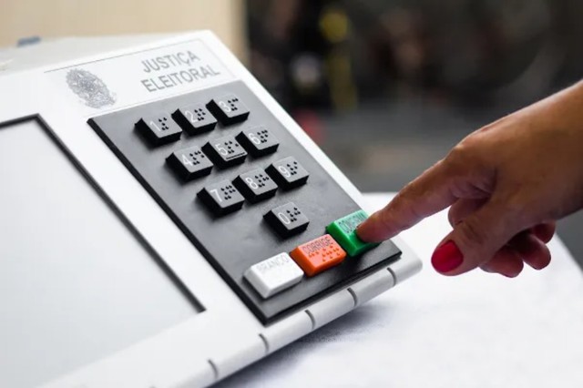 Falta no site do TSE para quem votou: é possível resolver? Entenda