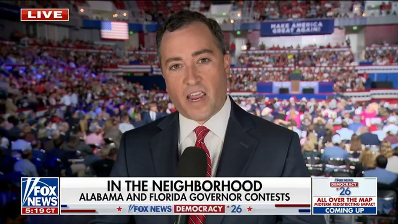 Três estudantes universitários enfrentam acusações federais por supostas ameaças contra Trump antes de um comício no campus