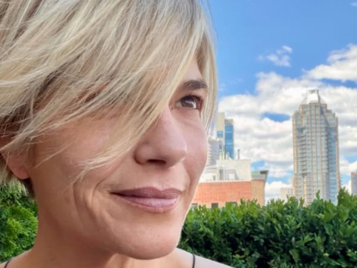 Selma Blair, de Legalmente Loira, é presa após morder comissária em voo
