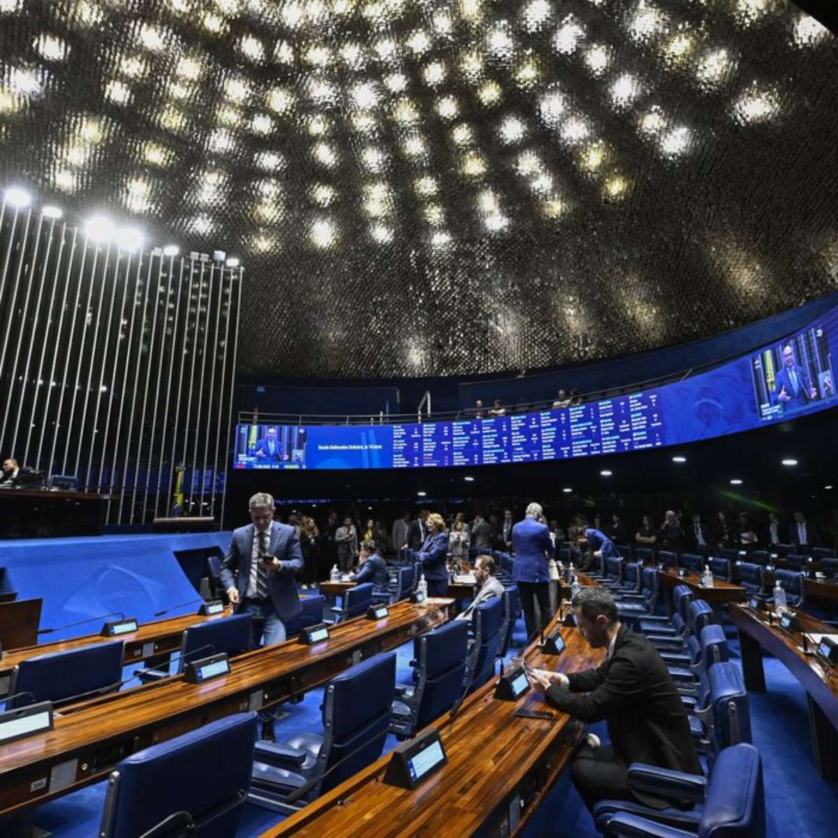 Fim da escala 6x1 é aprovada no Senado, e agora? Entenda os próximos passos
