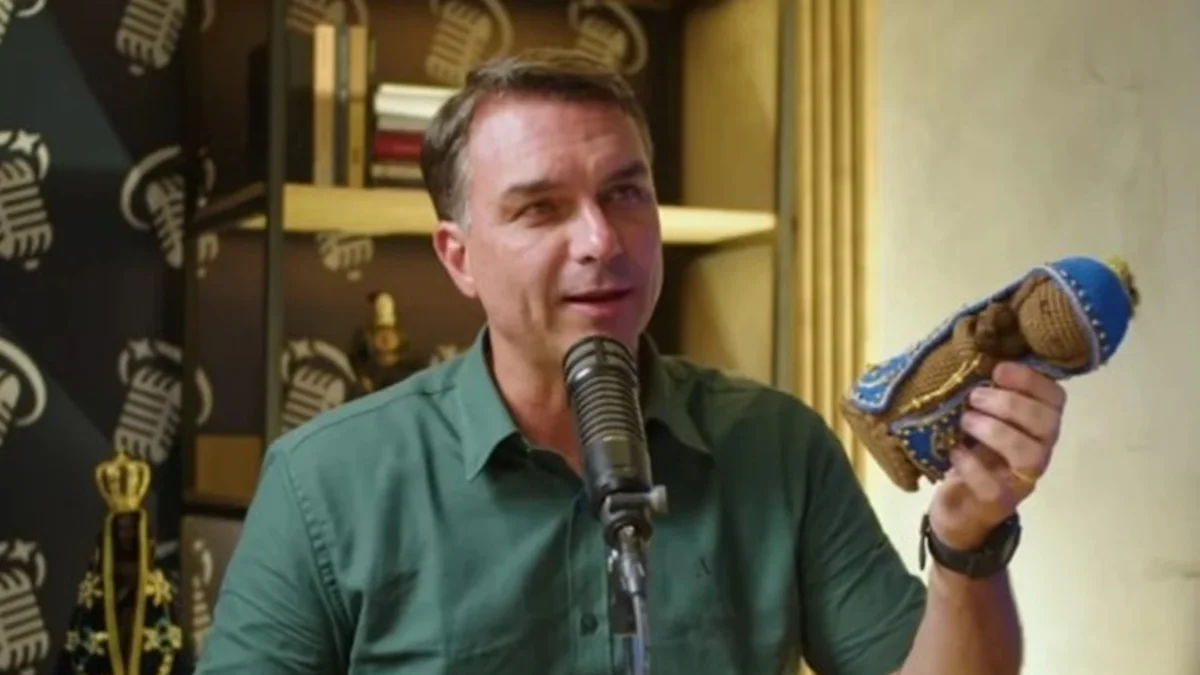 Flávio governará como o pai e isso parece não incomodar (devia)