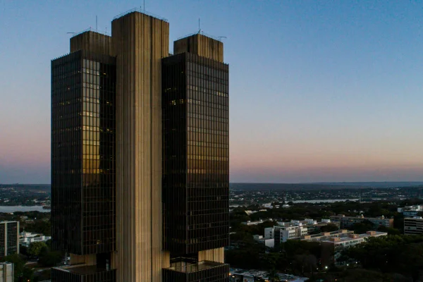 Ataques cibernéticos a bancos batem recorde em 2026, aponta BC