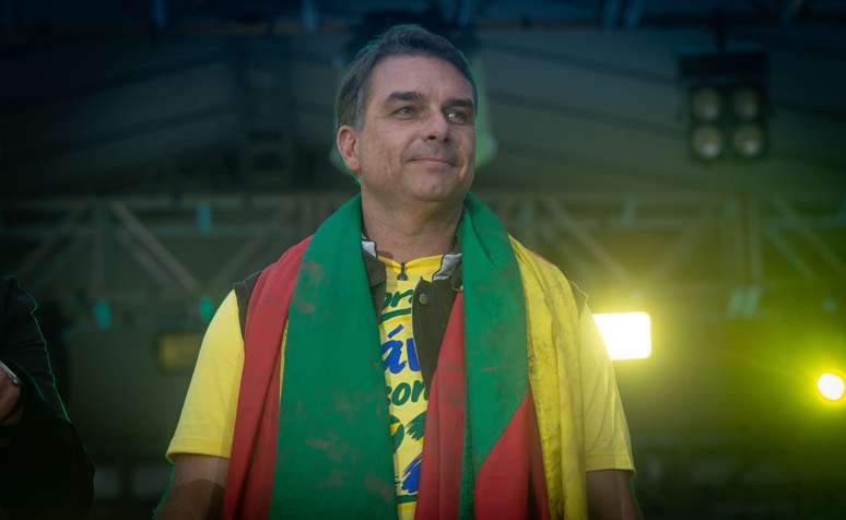 TJ-BA derruba decisão que impedia entrega de título de cidadão de Salvador à Flávio Bolsonaro