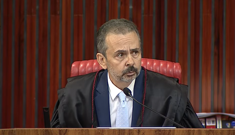 PGE critica imprensa por assinatura de advogado de Garotinho em parecer a favor de desistência: 'Vassalos da desinformação'