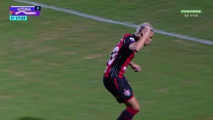 Aos 17 min do 1º tempo - gol de dentro da área de Erick do Vitória contra a Chapecoense