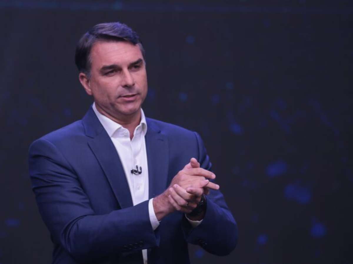 Flávio Bolsonaro é suspeito de ser sócio oculto de casa de apostas, diz revista