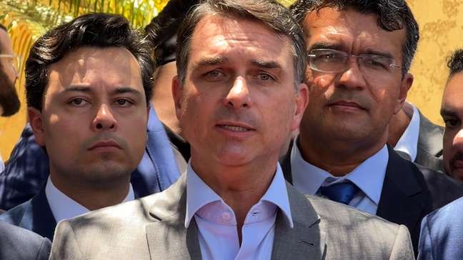 Flávio Bolsonaro é suspeito de ser sócio oculto de casa de apostas, diz revista
