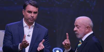 Flávio Bolsonaro e Lula durante debate na TV Bandeirantes Foto: Werther Santana/Estadão / Estadão