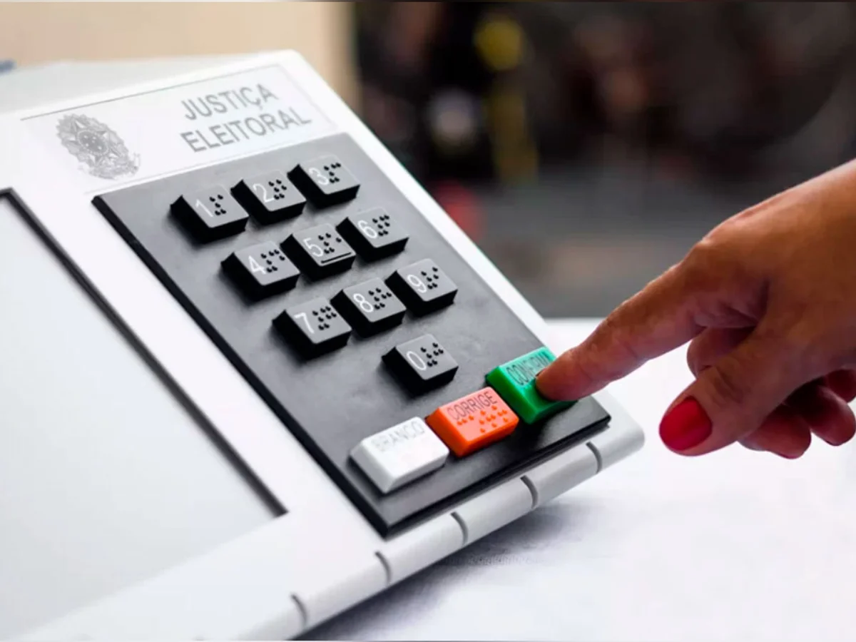 Bebida alcoólica, santinho, camiseta: o que pode e o que não neste domingo