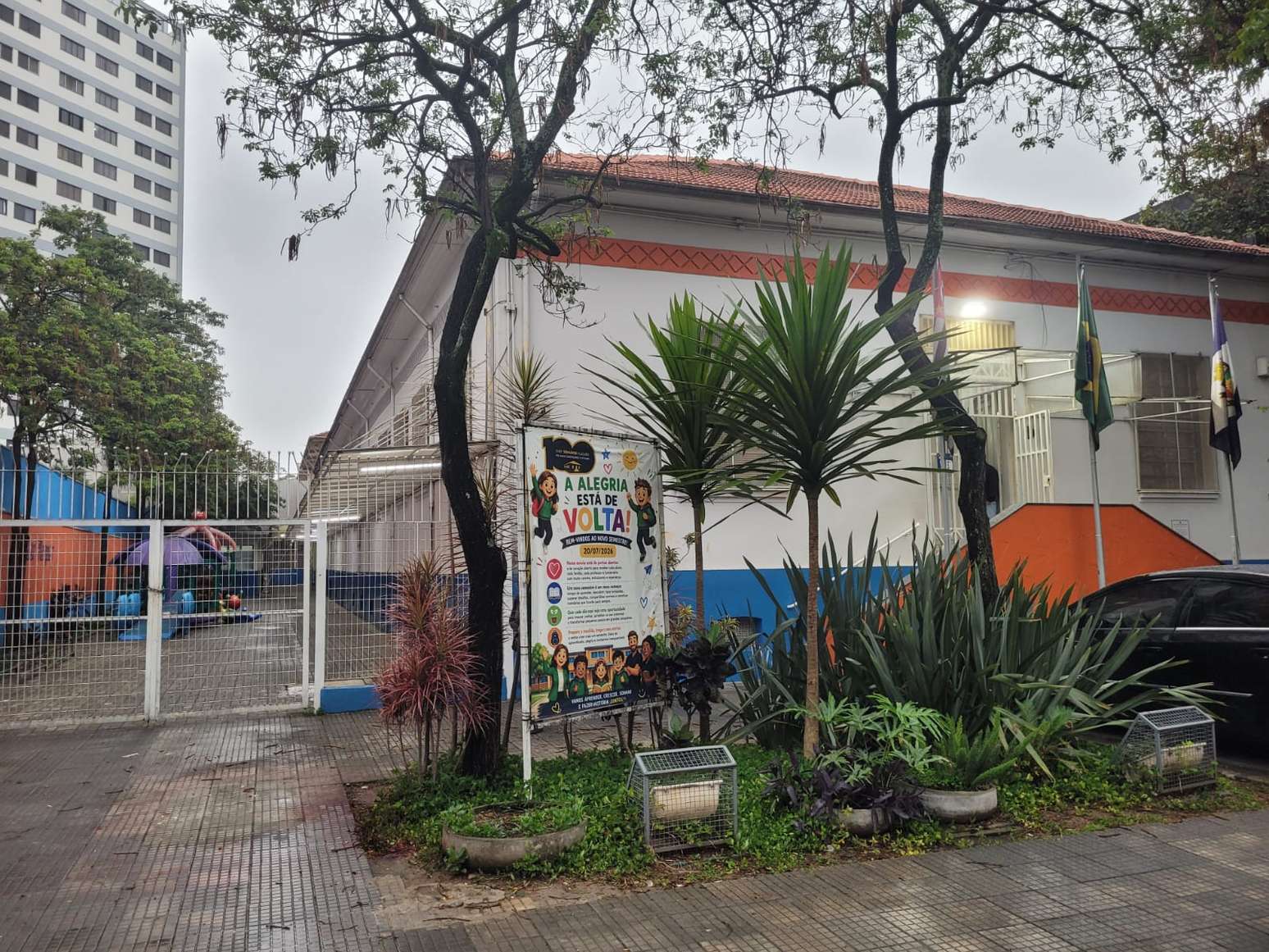 EMEF Senador Flaquer fechado pouco antes das 17h30