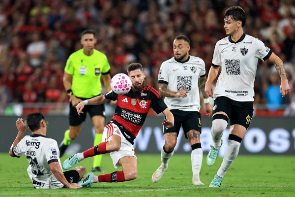 Brasileirão: Flamengo vence Atlético-MG e retoma a liderança no Maracanã - destaque galeria