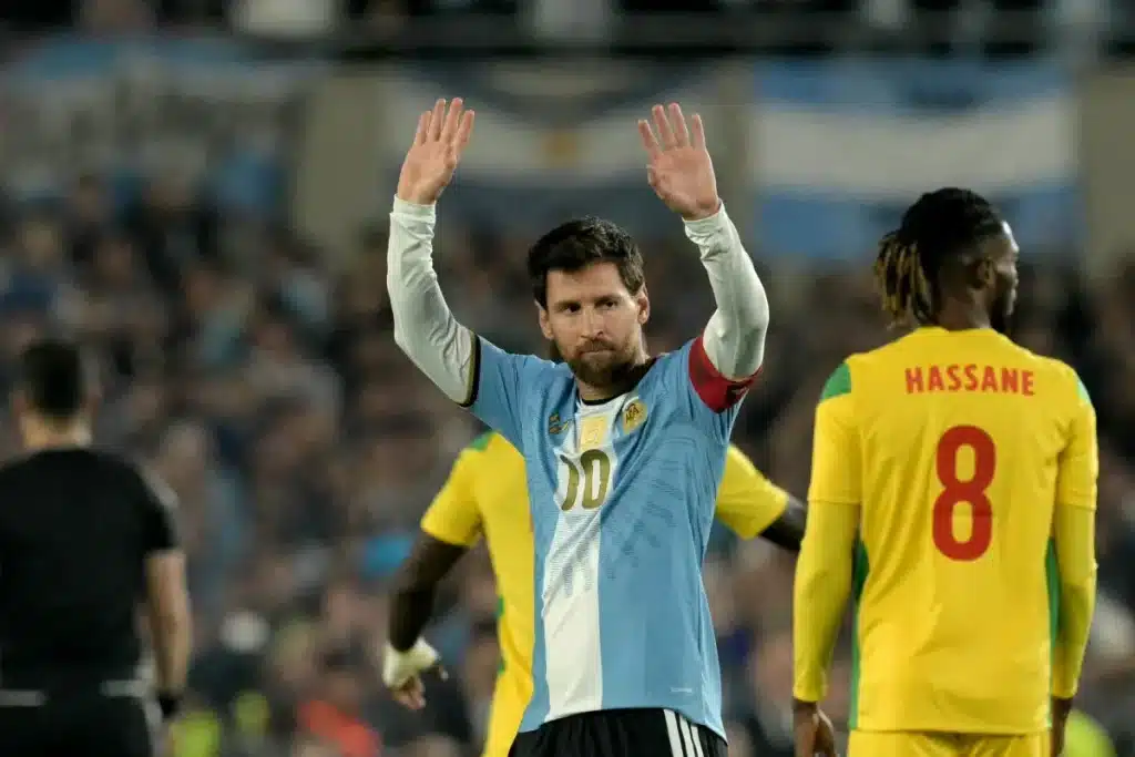 Messi se emociona ao lembrar do pai e dá adeus à seleção: “Dor muito grande”
