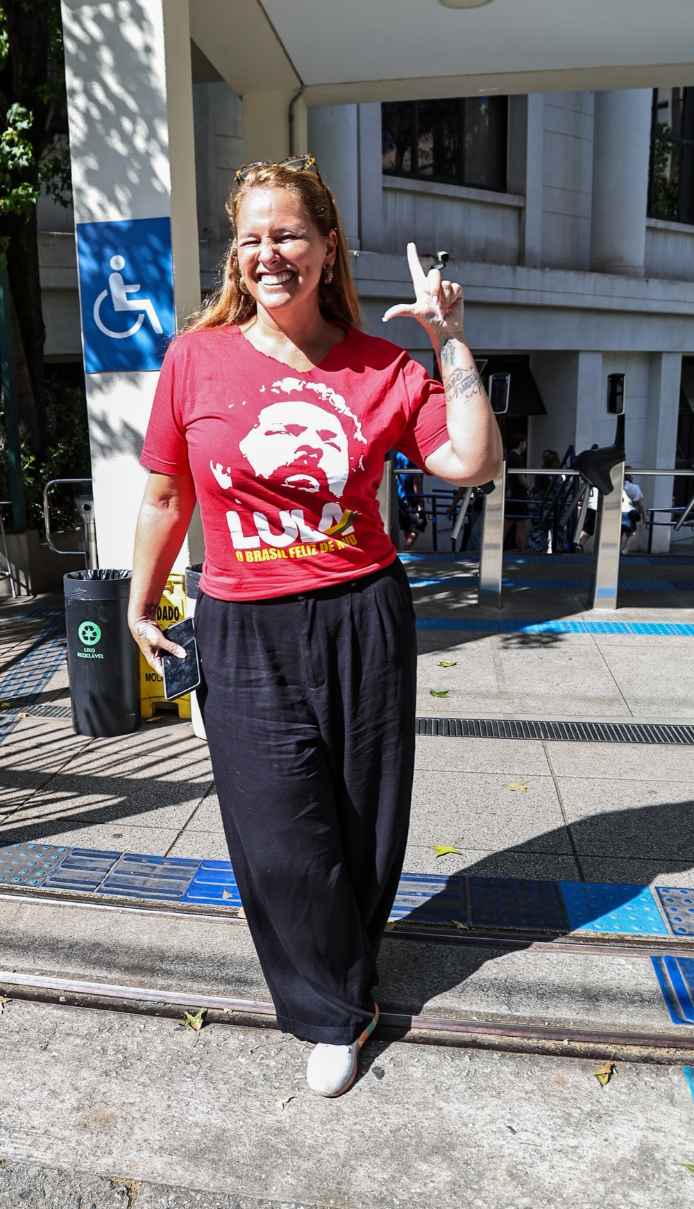Famosos vão às urnas no 1º turno das Eleições 2026; veja fotos