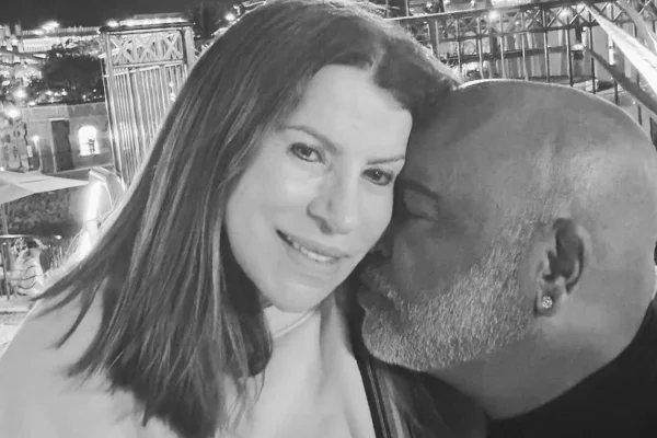 Viúva de Rick faz desabafo um mês após morte do cantor: "Vazio"