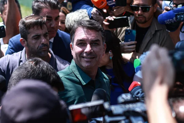 Flávio tenta deixar defensiva e mobilizar aliados na reta final do 2º turno