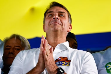 Financial Times vê chance de retorno da família Bolsonaro e aponta fragilidades de Lula