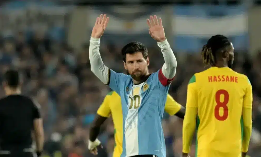 Messi se emociona ao lembrar do pai e dá adeus à seleção: “Dor muito grande”