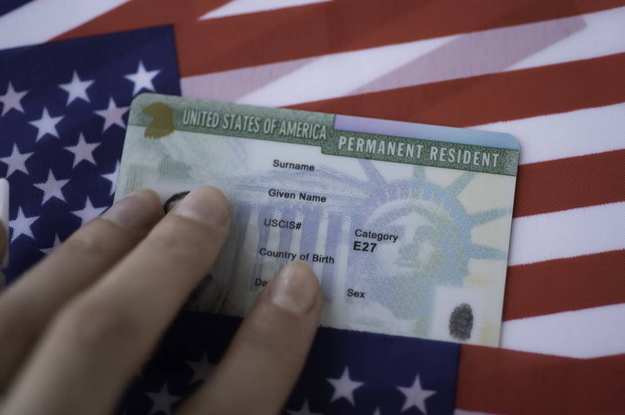 Governo Trump trava pedidos de green card patrocinados por big techs