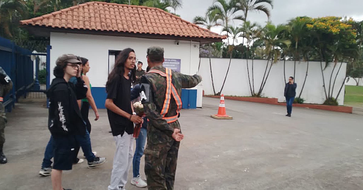 Bandeira do Palmeiras e faixa ‘Foi ótimo voar com você, papai’ marcam despedida de Lito Sousa em SP
