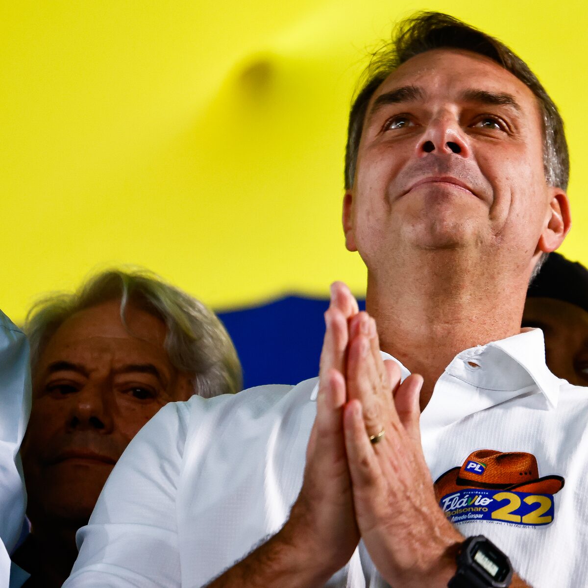 Financial Times vê chance de retorno da família Bolsonaro e aponta fragilidades de Lula