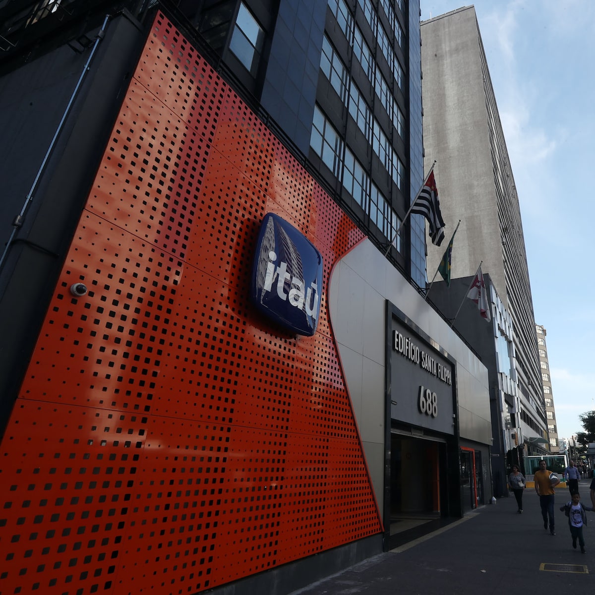 Itaú Unibanco anuncia compra da startup IA NeoSpace por R$ 2,9 bilhões