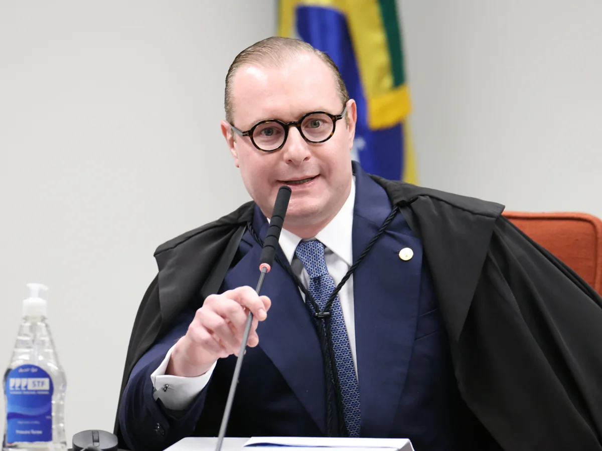 Zanin dá 5 dias para TSE explicar decisão que encerrou eleição no RJ