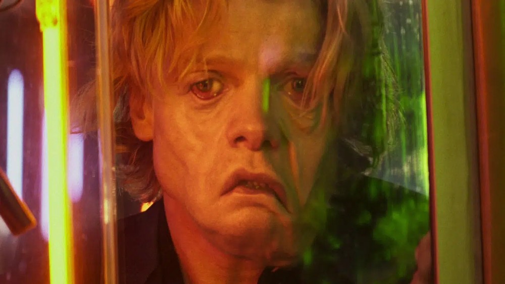 O filme Cara-de-Barro é o novo body horror da DC Comics — Foto: Reprodução/IMDb