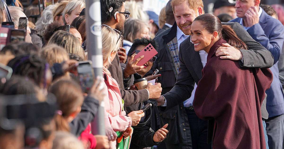 Harry e Meghan fazem primeira aparição pública juntos desde o retorno ao Reino Unido