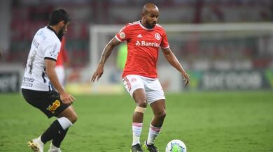 Relembre como foi a polêmica partida entre Corinthians e Internacional no Brasileirão de 2005