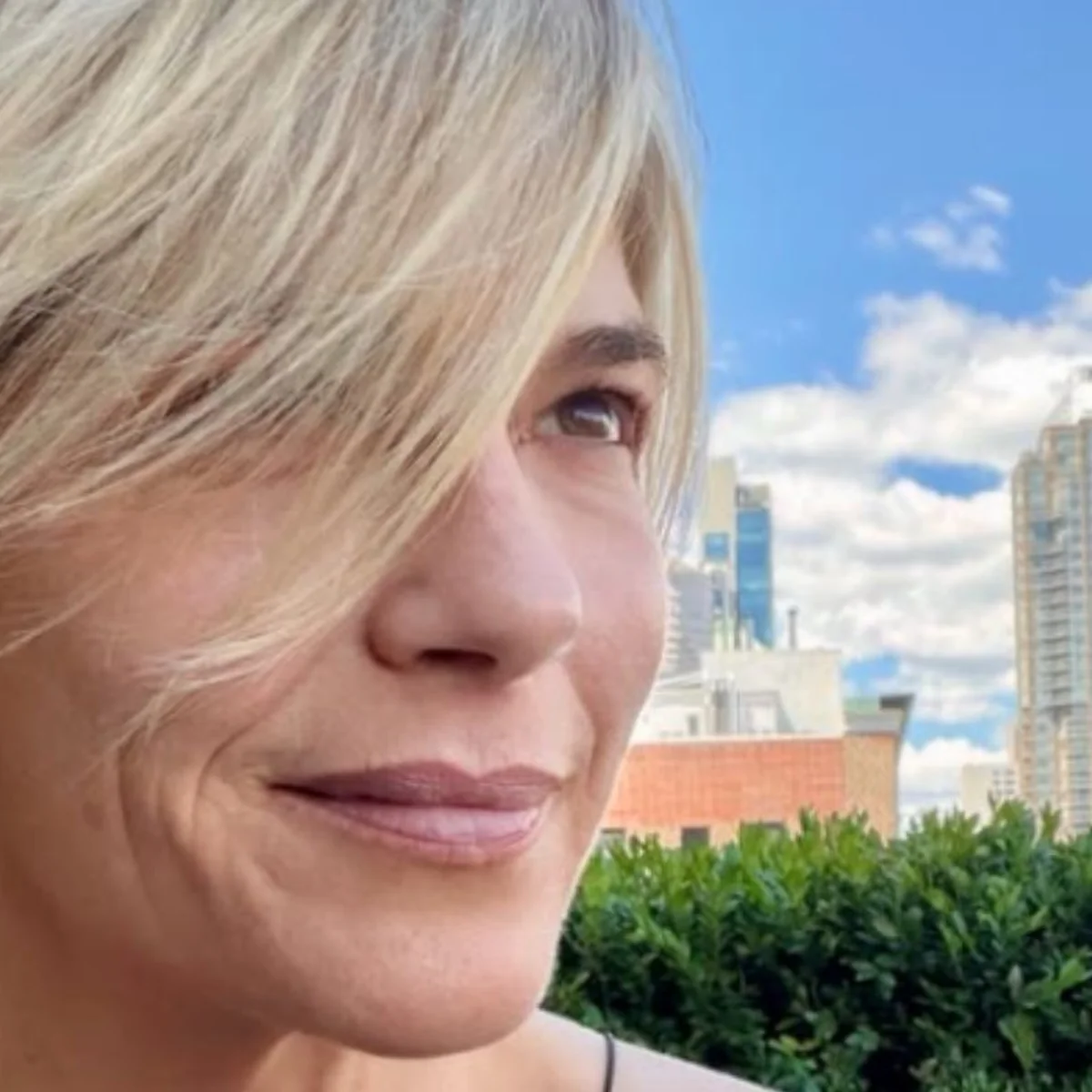 Selma Blair, de Legalmente Loira, é presa após morder comissária em voo