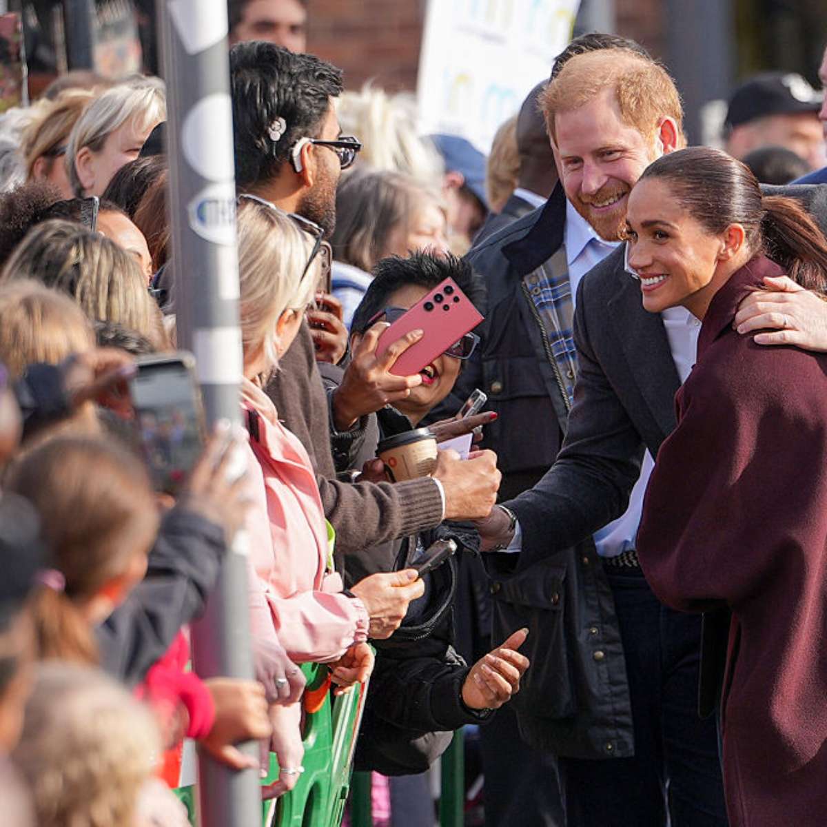 Harry e Meghan fazem primeira aparição pública juntos desde o retorno ao Reino Unido